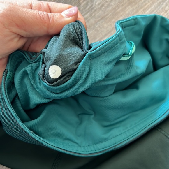 Lululemon Cropped Legging | Size 2 - Picture 5 of 5